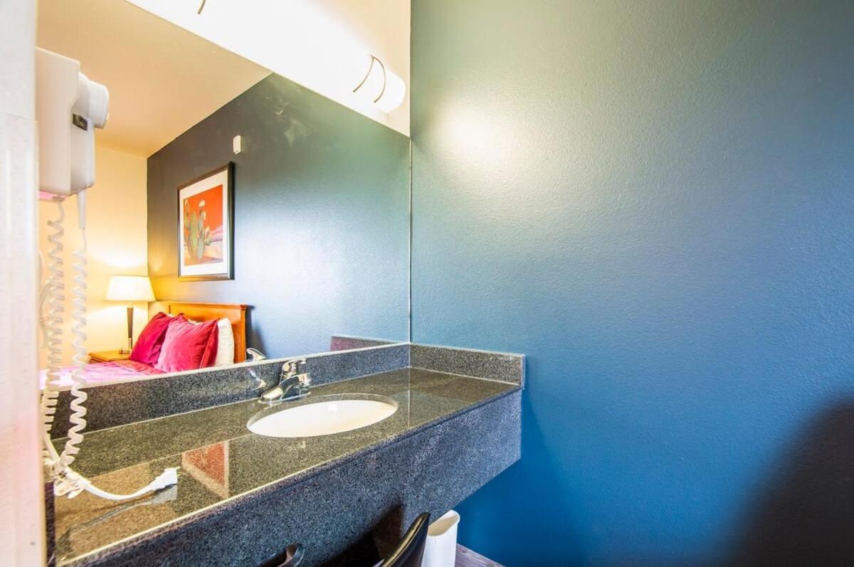 Sierra Vista Studio Apartment With Full Kitchen And King Bed Eksteriør billede
